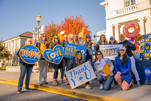 Menlo's Annual Fund Volunteers Thank the Community for their Support on Giving Day.
